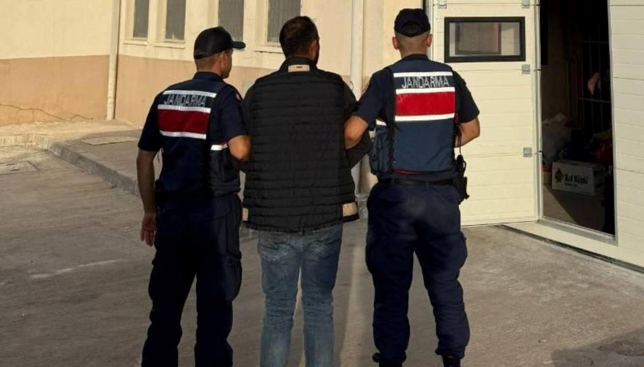 anne ve babasini oldurup iki akrabasini yaralayan zanli tutuklandi Lgm2Yk6z