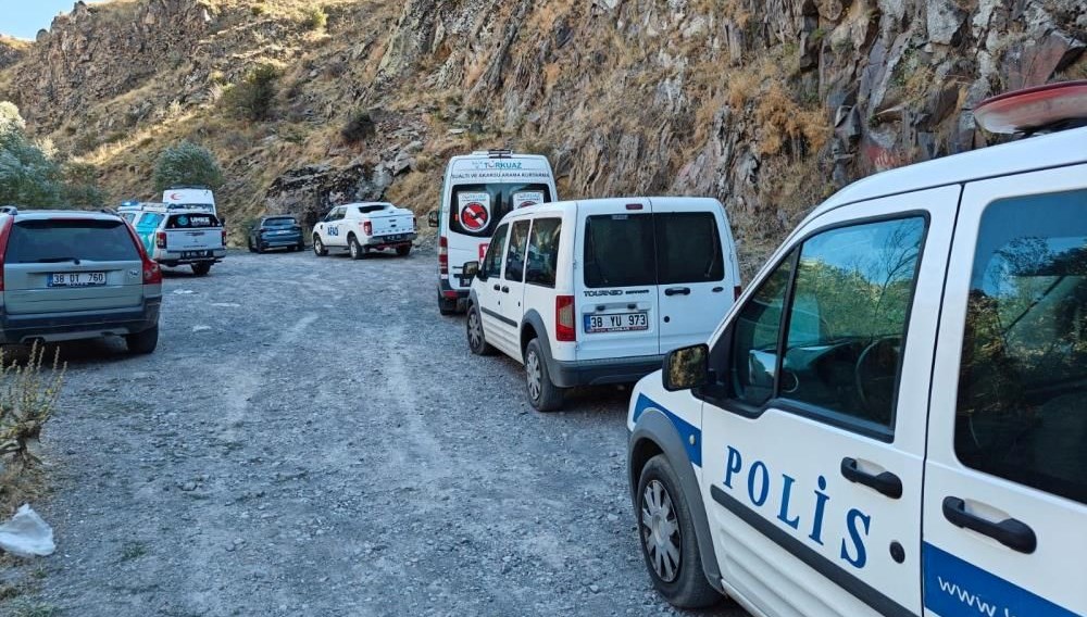 kayseride feci olay kayaliklardan dusen dagci yasamini yitirdi PVNli5Yf