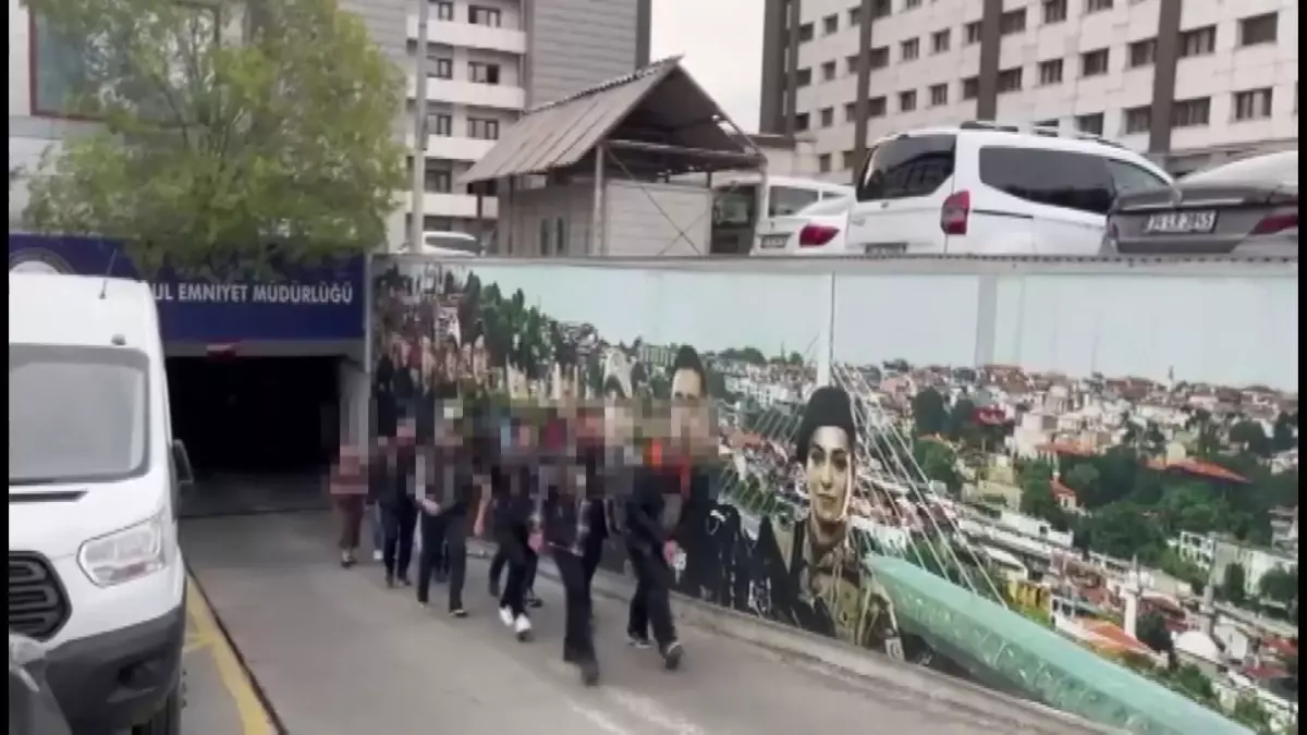 asker konvoyunda havaya ates acildi wfNR75Z6