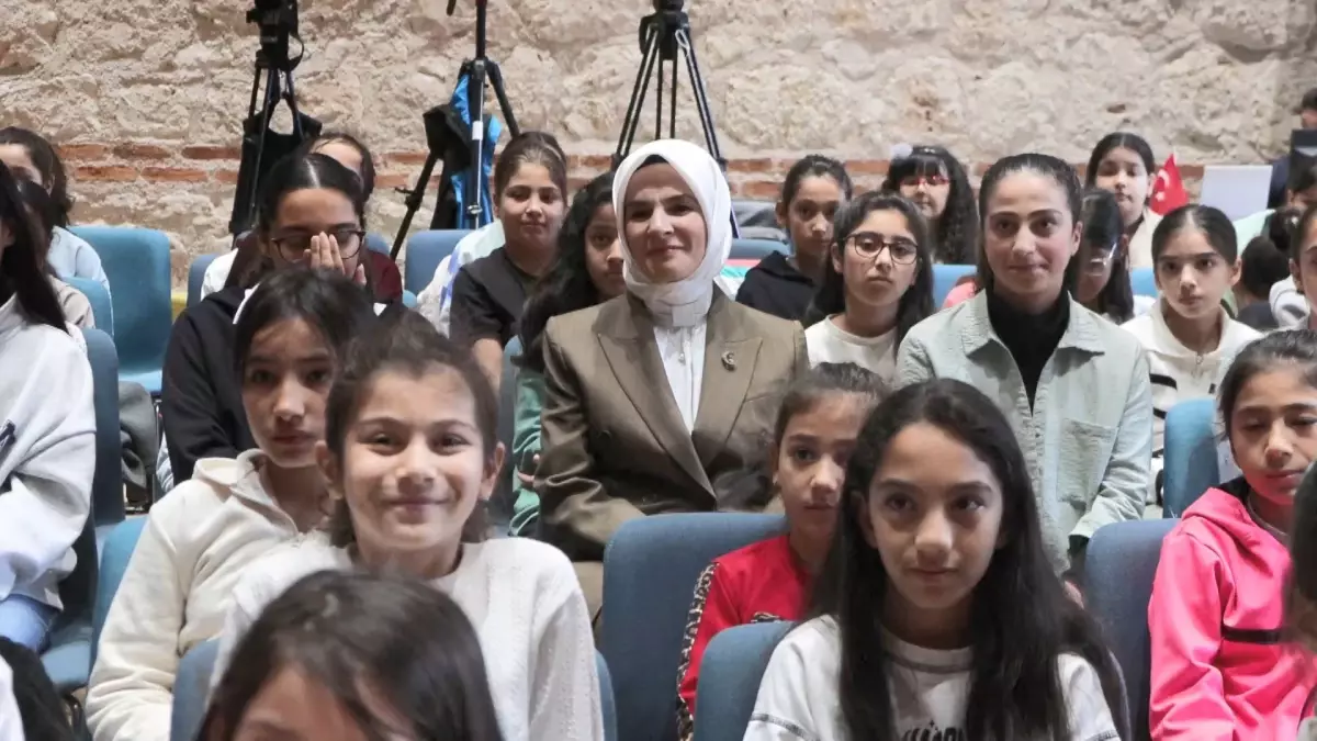 dunya kiz cocuklari gununde egitim vurgusu VI3dOFhn