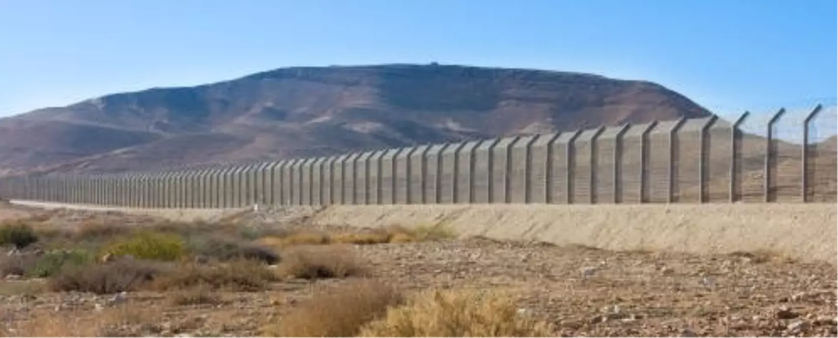 israil ordusu misir sinirinda kacakcilik girisiminde bulunan bir kisiyi oldurdu MwlMHfTc.jpg