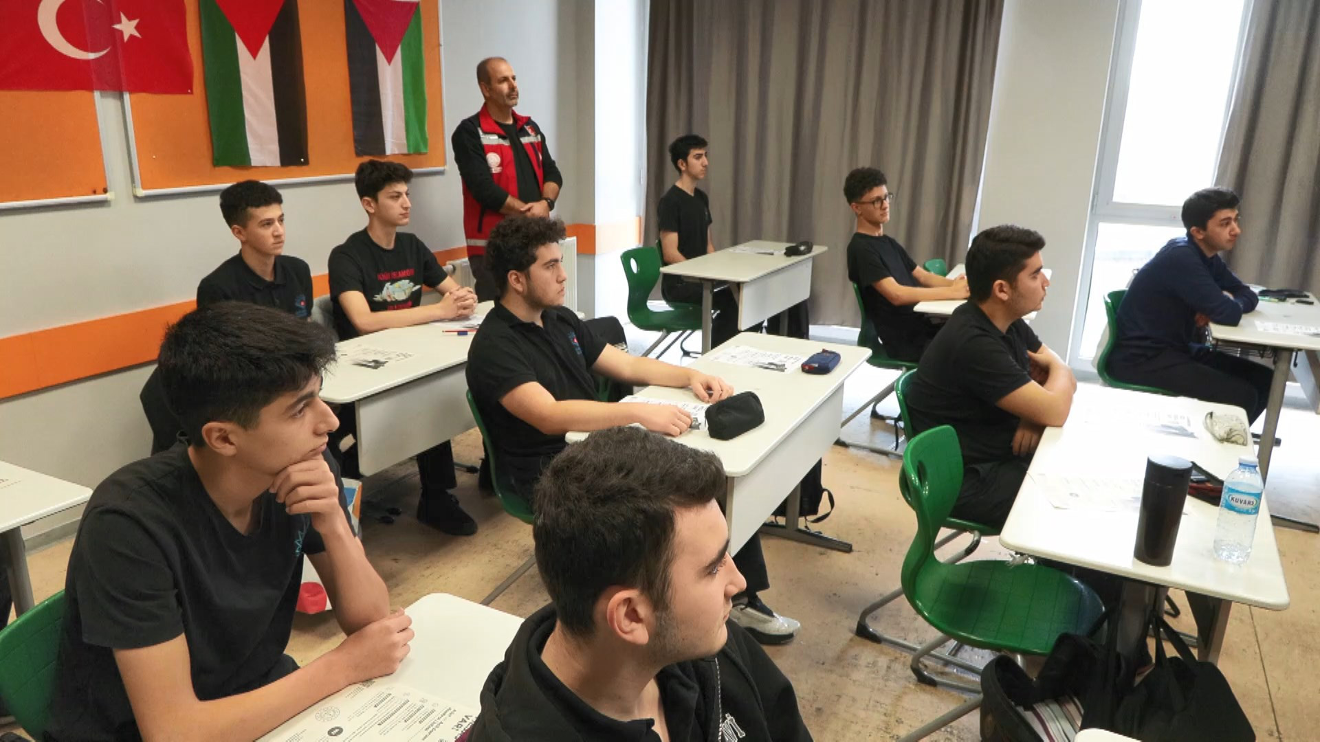 tum okullarda deprem tatbikati yapildi BMWJhVsd.jpg