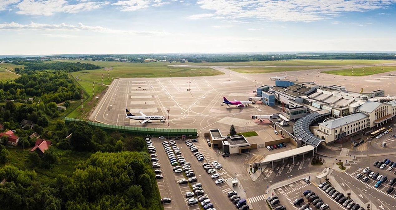 ucuslar iptal edilmisti dev havalimani hava trafigine yeniden acildi QyTA4QWX