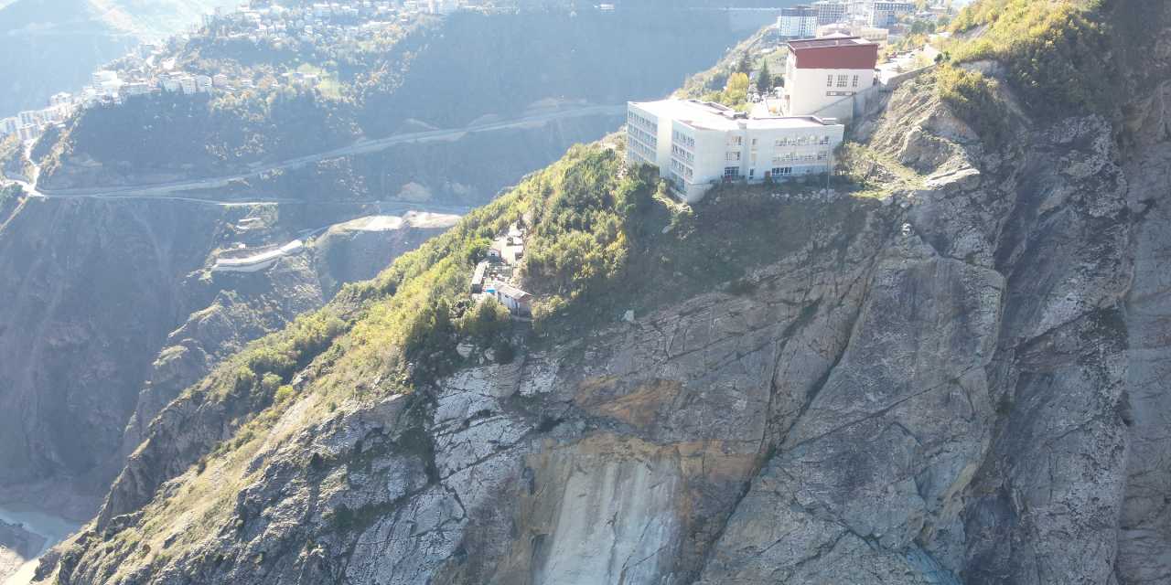 artvinde buyuk panik gurultunun nedeni belli oldu ogrenciler tahliye edildi OBIYzZef.jpg