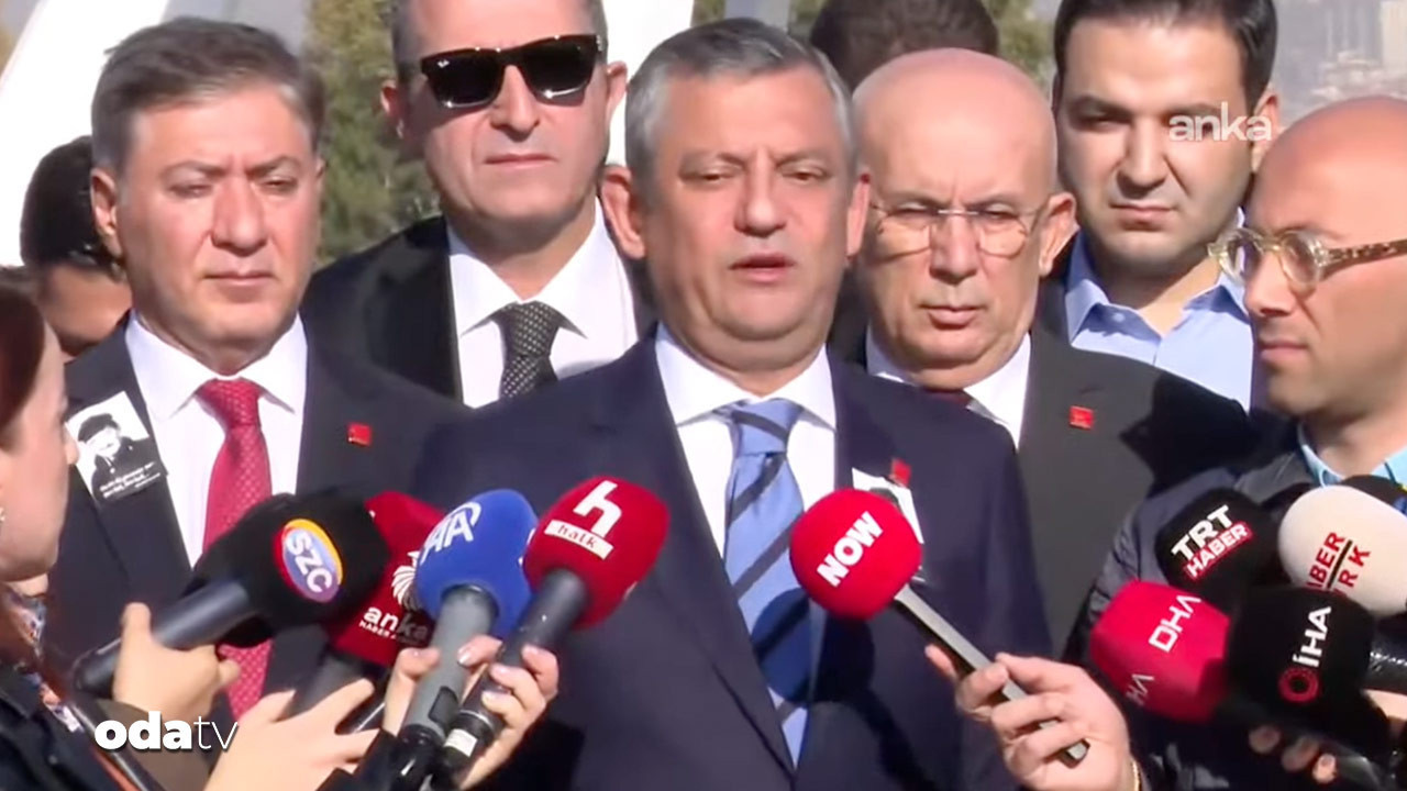 ozgur ozelden gursel tekine kayyum kumda oynasin UxwzeXvO.jpg