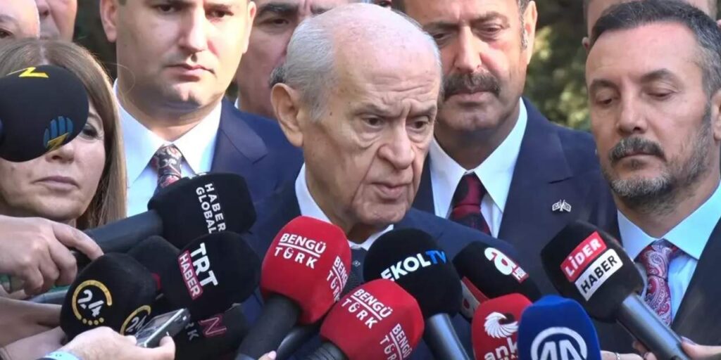 devlet-bahceli-hayrani-oldugu-diziyi-acikladi-kacirmiyorum-SQ1wlDQX