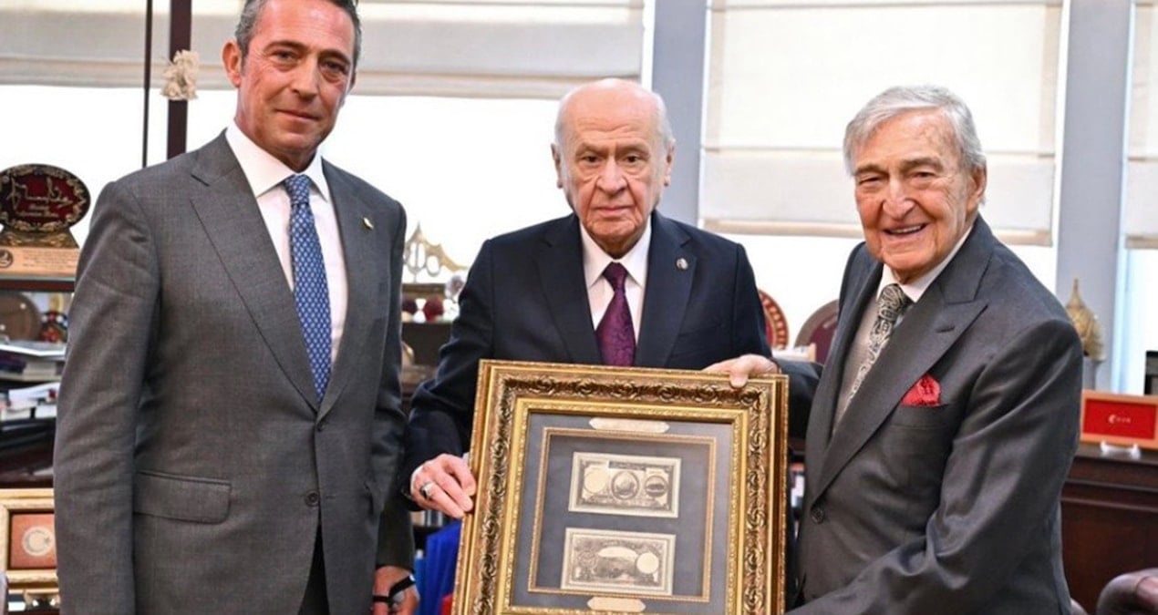 Bahçeli, Koç’a Tarihi Bozkurtlu Banknot Hediye Etti