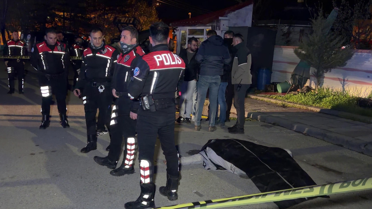 Erzurum’da Cami Önünde Silahlı Cinayet: Genç Adam Başından Vurulmuş Halde Bulundu