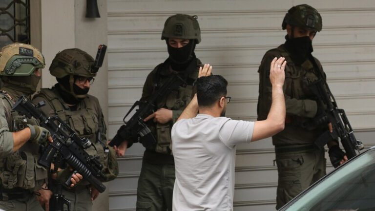 filistin-topraklarini-gasbeden-israilliler-bati-seriadaki-baskin-ve-saldirilarini-surduruyor-5Z8iVbFd