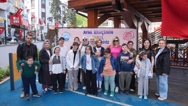 ortahisarda-ozel-gulusler-festivali-yogun-ilgi-gordu-qy1rhcc4