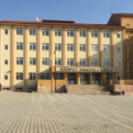 satir-bicak-mermi-lisede-facia-son-anda-onlendi-hctU55mU