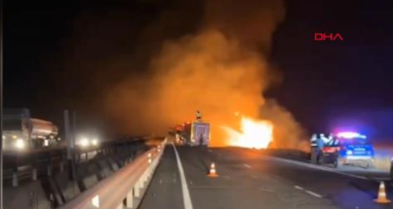 Mazot yuklu tanker devrildi alevler geceyi aydinlatti yarali surucu kendini son anda kurtardi Emiuaf2p